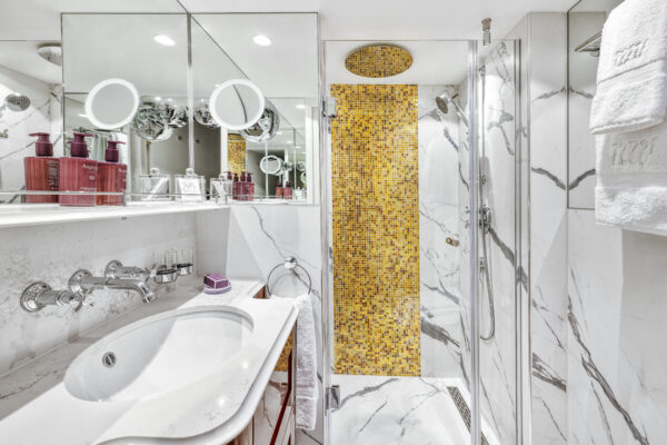 Deluxe French Balcony Bathroom (S.S. Emilie)