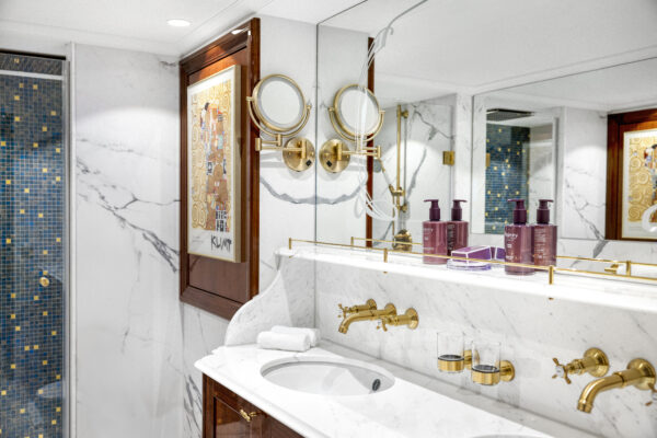 Suite 407 Bathroom (S.S. Emilie)